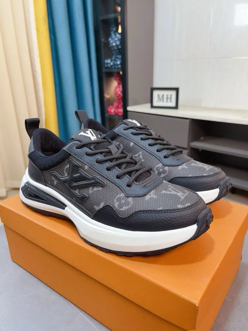 Men's shoes💰458🌸🌸【LV】Louis Vuitton🔍Top Purchasing Agency🇮🇹 Lu Street Fashion God's new sports shoes are coming and are on sale at the counter simultaneously. Original factory configuration, original cowhide fabric imported from Italy, high-quality embossed splicing complex process, sports fashionista, imported water-dyed sheepskin lining, sole: Wang Yuan factory specializes in original sole super comfortable, original factory follow-up goods 🔍🔍High quality, you can enter and leave the counter at will, welcome to compare and synchronize with the counter, code number 38-44, 45 customized